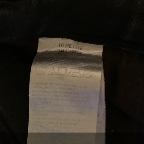 π Mid-Rise Cropped Flare-Ankle Jeans - Picture 12 of 15